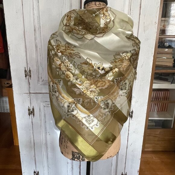 Women's Large 40' Square Scarf w/ Gold and White Baroque Floral Pattern - Picture 5 of 14